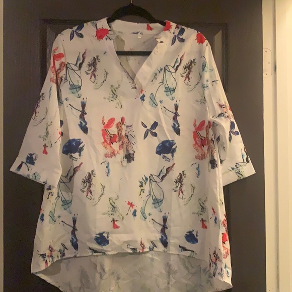 White abstract floral tunic. - Picture 1 of 4